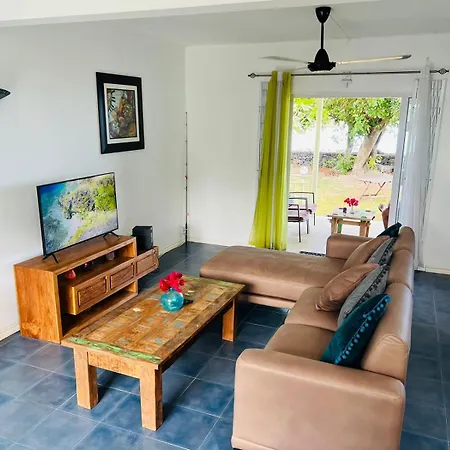Les Fleurs Du Tamarin Beachfront Residences Exterior photo