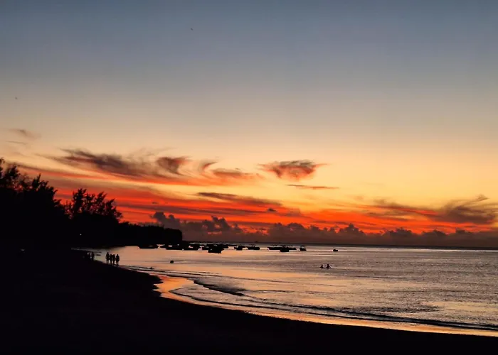 Les Fleurs Du Tamarin Beachfront Residences