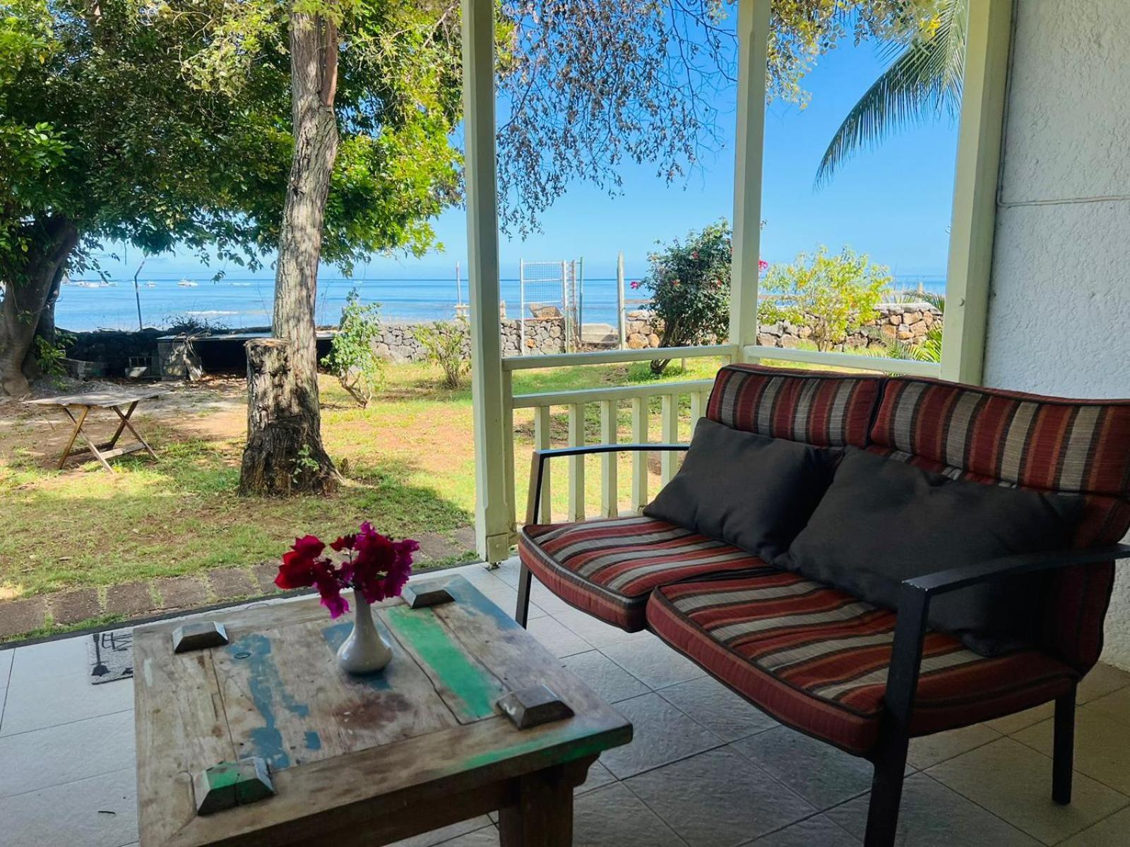 Les Fleurs Du Beachfront Residences Tamarin