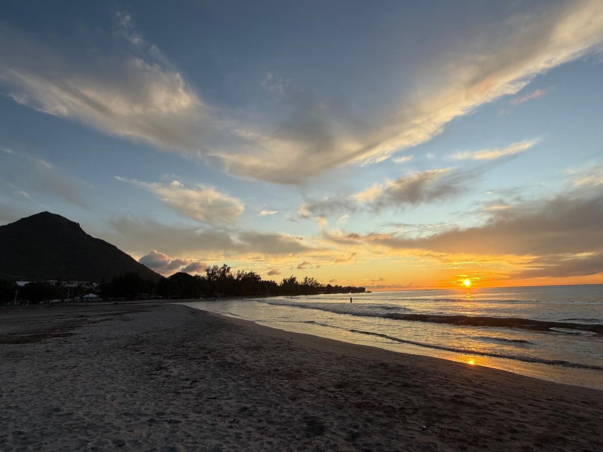 Les Fleurs Du Beachfront Residences * Tamarin