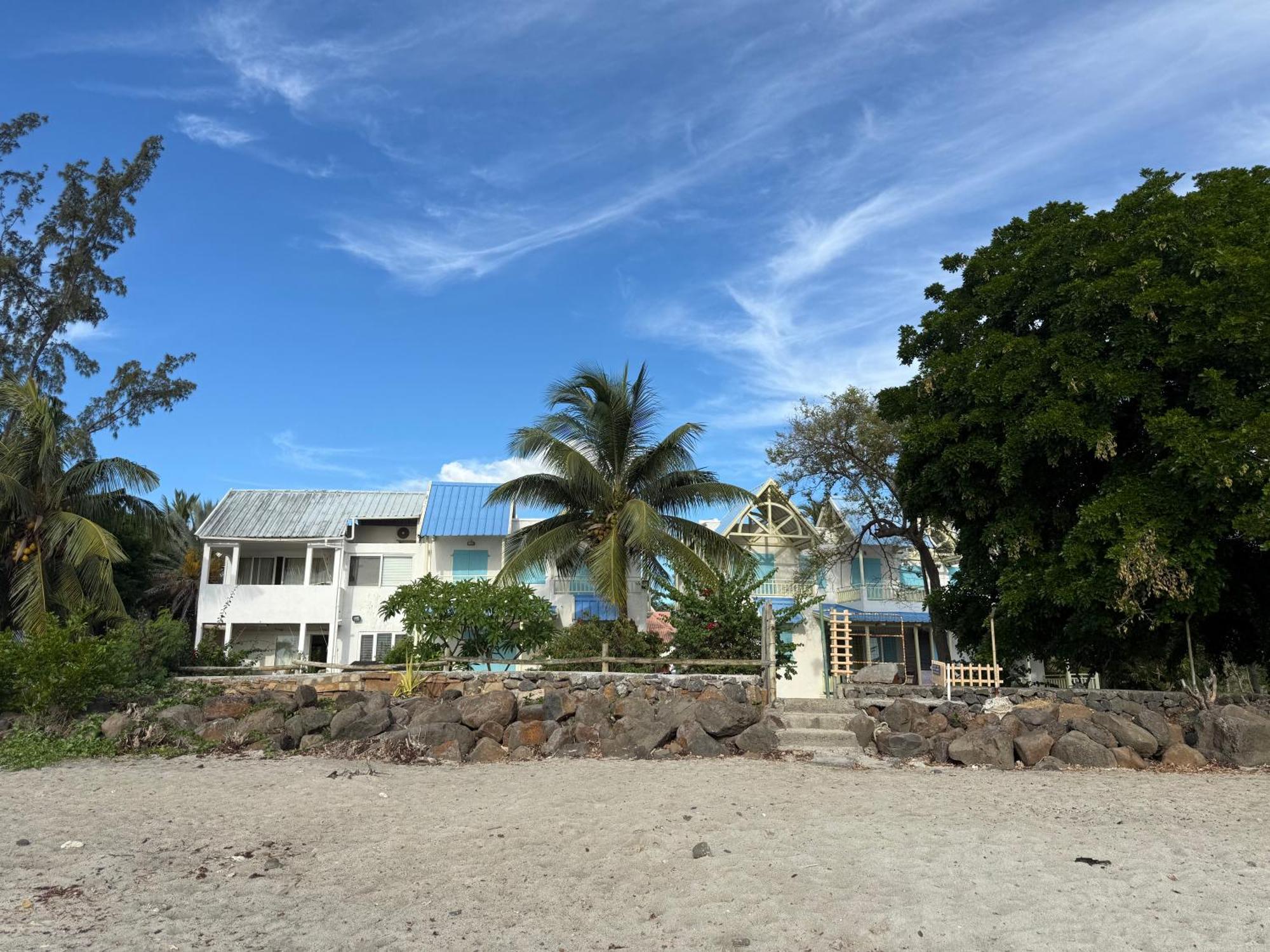 Les Fleurs Du Beachfront Residences *