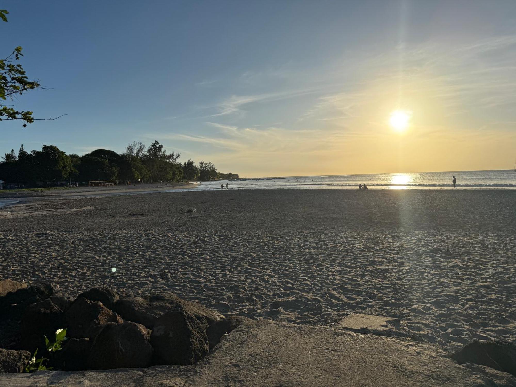 Les Fleurs Du Beachfront Residences Tamarin